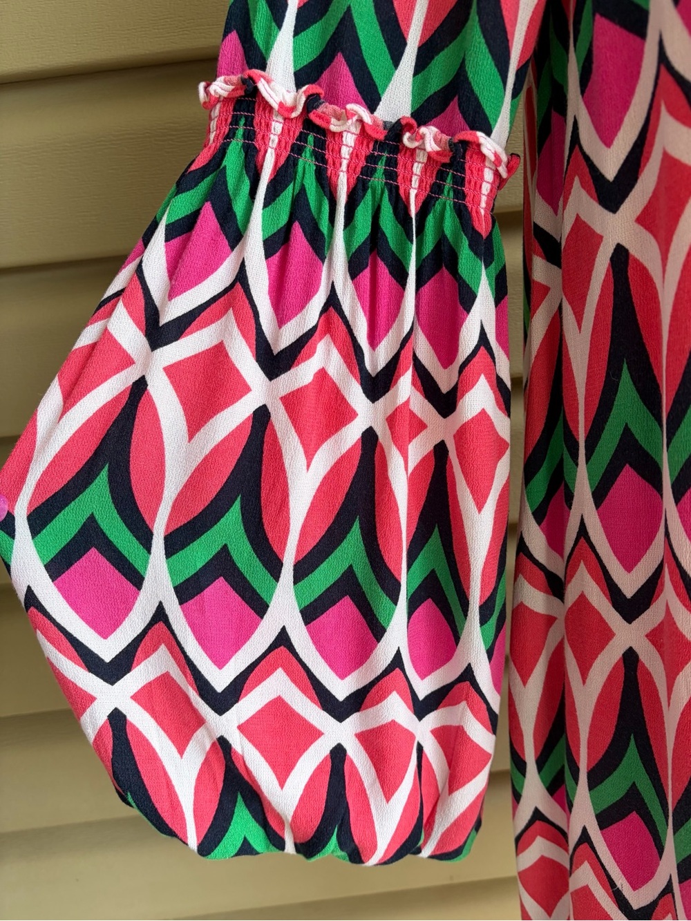 •Crown & Ivy• Pink Geometric Bell Sleeve Shift Dress - Size 8 - Picture 4 of 10